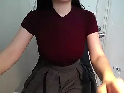 Snapshot of __Aria-- chatting on 11.17.25 Aria-- online show from 11.17.25