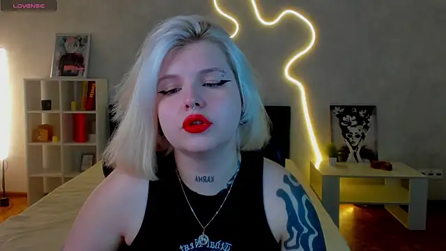 Snapshot of shadow__purrr chatting on 11.18.25 shadow purrr online show from 11.18.25