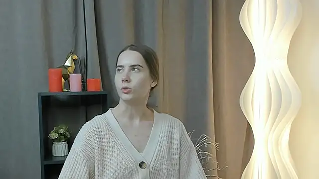 Snapshot of MoonBenne chatting on 11.18.25 MoonBenne online show from 11.18.25