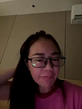 Snapshot of hoop659 chatting on 11.19.25 hoop659 online show from 11.19.25