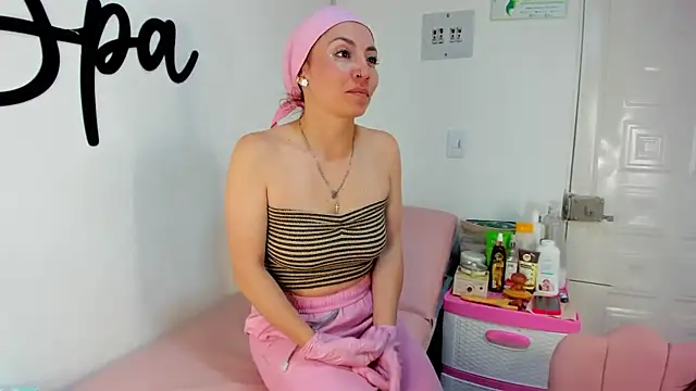 Snapshot of Sara_fun chatting on 12.31.24 Sara fun online show from 12.31.24