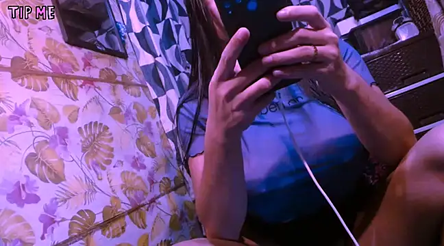 Snapshot of TSjuicyhotdrops chatting on 02.09.25 TSjuicyhotdrops online show from 02.09.25