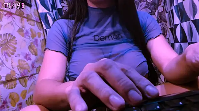 Snapshot of TSjuicyhotdrops chatting on 03.10.25 TSjuicyhotdrops online show from 03.10.25