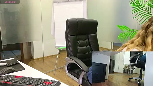 Snapshot of BabesGoWild chatting on 01.21.25 BabesGoWild online show from 01.21.25