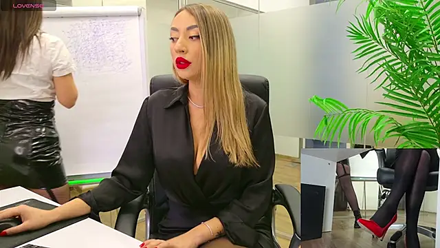 Snapshot of BabesGoWild chatting on 02.13.25 BabesGoWild online show from 02.13.25