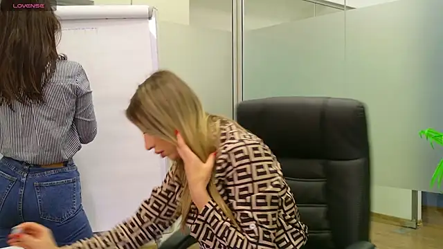 Snapshot of BabesGoWild chatting on 02.19.25 BabesGoWild online show from 02.19.25