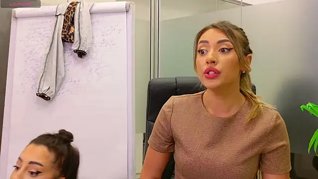 Snapshot of BabesGoWild chatting on 03.10.25 BabesGoWild online show from 03.10.25