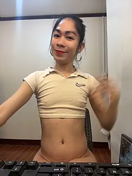 Snapshot of YourTSLovely chatting on 11.09.25 YourTSLovely online show from 11.09.25