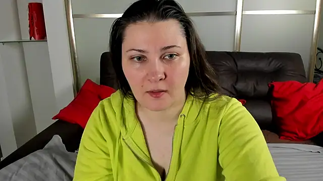 Snapshot of MarySwon chatting on 09.20.25 MarySwon online show from 09.20.25