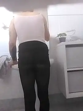 Snapshot of Elodie76 chatting on 09.12.25 Elodie76 online show from 09.12.25