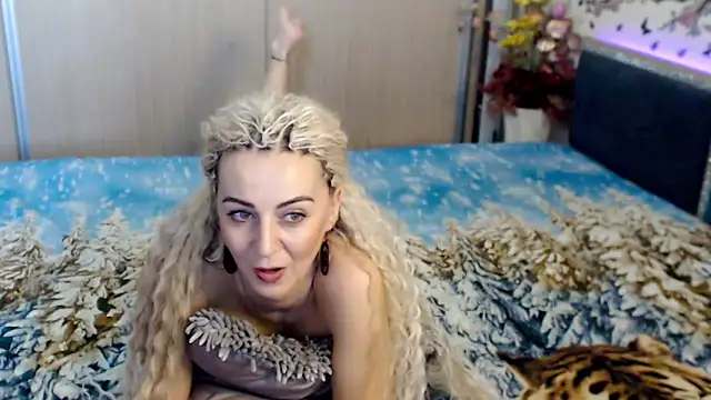 Snapshot of MirabelaSweet chatting on 03.14.25 MirabelaSweet online show from 03.14.25