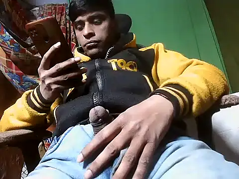 Snapshot of desiboy1101 chatting on 12.17.24 desiboy1101 online show from 12.17.24