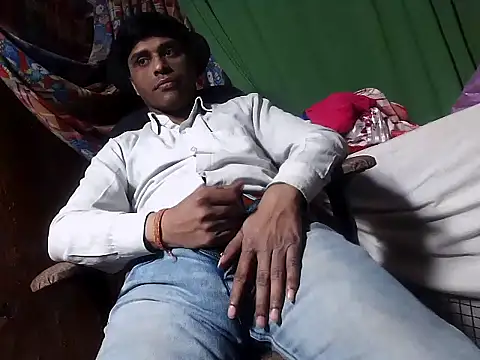 Snapshot of desiboy1101 chatting on 01.21.25 desiboy1101 online show from 01.21.25