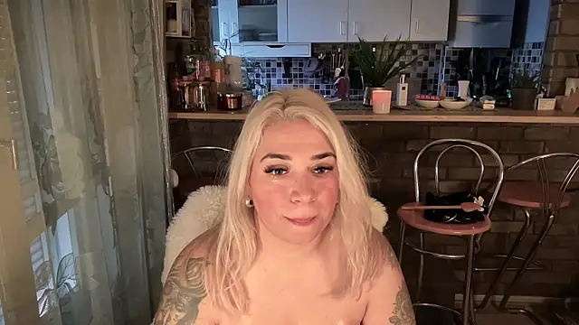 Snapshot of Monageil chatting on 03.03.25 Monageil online show from 03.03.25