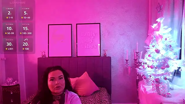 Snapshot of _MelinaCurves_ chatting on 12.17.24  MelinaCurves  online show from 12.17.24