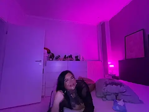 Snapshot of _MelinaCurves_ chatting on 01.25.25  MelinaCurves  online show from 01.25.25