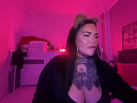 Snapshot of _MelinaCurves_ chatting on 01.26.25  MelinaCurves  online show from 01.26.25