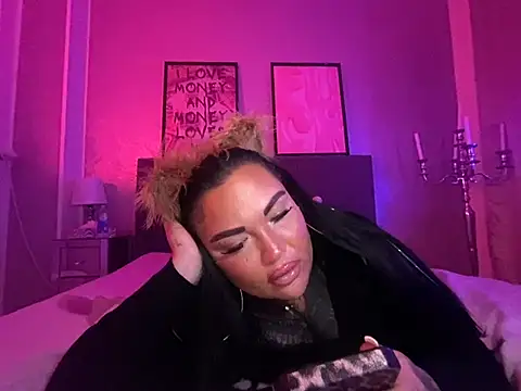 Snapshot of _MelinaCurves_ chatting on 01.27.25  MelinaCurves  online show from 01.27.25