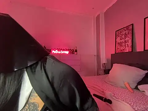Snapshot of _MelinaCurves_ chatting on 02.06.25  MelinaCurves  online show from 02.06.25
