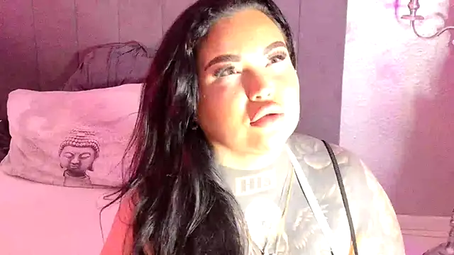 Snapshot of _MelinaCurves_ chatting on 02.21.25  MelinaCurves  online show from 02.21.25
