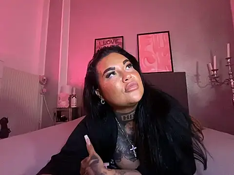 Snapshot of _MelinaCurves_ chatting on 02.23.25  MelinaCurves  online show from 02.23.25
