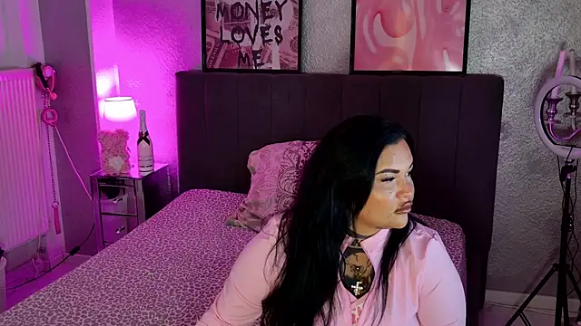 Snapshot of _MelinaCurves_ chatting on 02.28.25  MelinaCurves  online show from 02.28.25