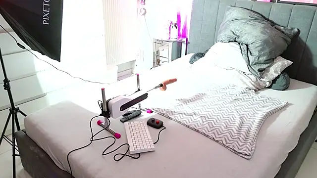 Snapshot of _MelinaCurves_ chatting on 03.18.25  MelinaCurves  online show from 03.18.25