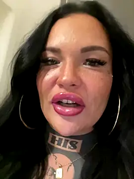 Snapshot of _MelinaCurves_ chatting on 09.19.25  MelinaCurves  online show from 09.19.25
