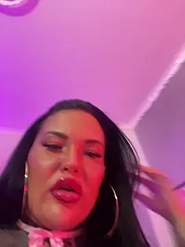 Snapshot of _MelinaCurves_ chatting on 09.21.25  MelinaCurves  online show from 09.21.25