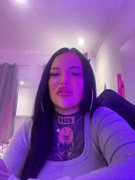 Snapshot of _MelinaCurves_ chatting on 09.28.25  MelinaCurves  online show from 09.28.25