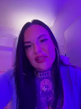 Snapshot of _MelinaCurves_ chatting on 10.04.25  MelinaCurves  online show from 10.04.25