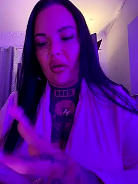 Snapshot of _MelinaCurves_ chatting on 10.05.25  MelinaCurves  online show from 10.05.25