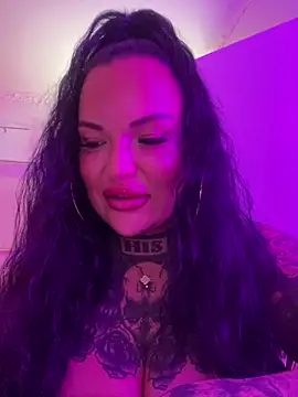 Snapshot of _MelinaCurves_ chatting on 10.10.25  MelinaCurves  online show from 10.10.25