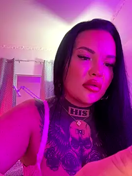 Snapshot of _MelinaCurves_ chatting on 10.11.25  MelinaCurves  online show from 10.11.25
