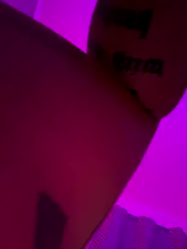 Snapshot of _MelinaCurves_ chatting on 10.19.25  MelinaCurves  online show from 10.19.25