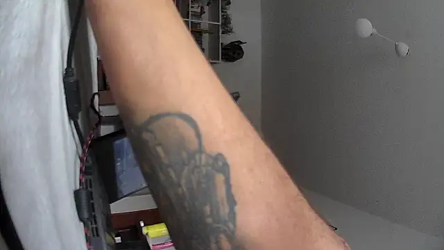 Snapshot of tctwo chatting on 10.01.25 tctwo online show from 10.01.25