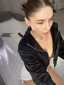 Snapshot of so_cutes chatting on 02.25.25 so cutes online show from 02.25.25