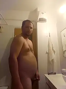 Snapshot of Miki20677 chatting on 10.11.25 Miki20677 online show from 10.11.25