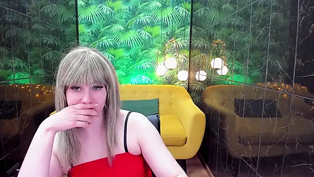 Snapshot of AlanaDreamy chatting on 12.29.24 AlanaDreamy online show from 12.29.24