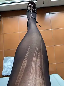 Snapshot of Wet-Pussycat chatting on 12.13.24 Wet-Pussycat online show from 12.13.24