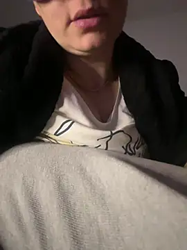 Snapshot of Wet-Pussycat chatting on 01.21.25 Wet-Pussycat online show from 01.21.25