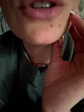 Snapshot of Wet-Pussycat chatting on 10.25.25 Wet-Pussycat online show from 10.25.25