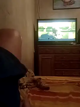 Snapshot of cavebrita22 chatting on 10.27.25 cavebrita22 online show from 10.27.25