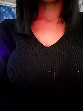 misscectito13 online show from 10.18.25