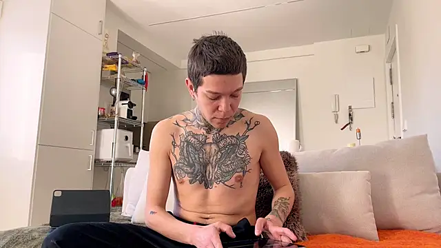 Snapshot of Harry_Jen chatting on 01.19.25 Harry Jen online show from 01.19.25