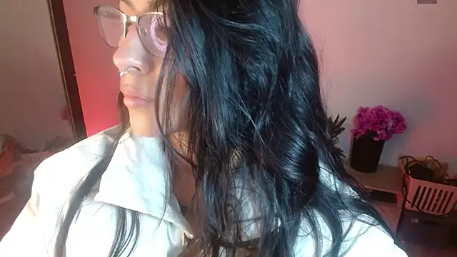 Snapshot of karlavittar chatting on 10.14.25 karlavittar online show from 10.14.25