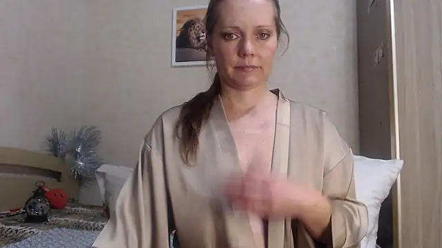 Snapshot of SheLion chatting on 12.08.24 SheLion online show from 12.08.24