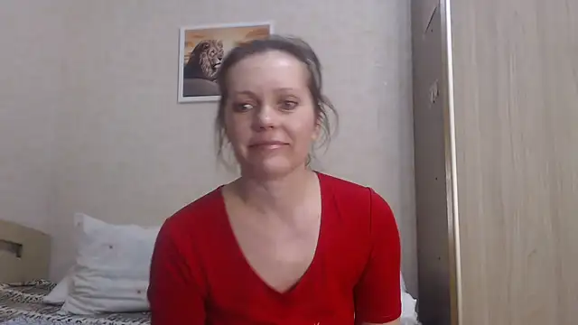 Snapshot of SheLion chatting on 02.19.25 SheLion online show from 02.19.25