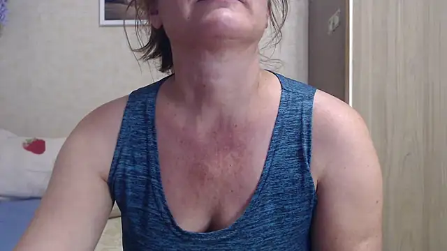 Snapshot of SheLion chatting on 09.21.25 SheLion online show from 09.21.25