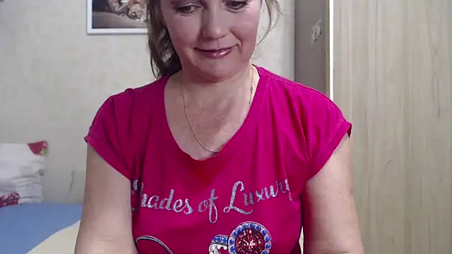 Snapshot of SheLion chatting on 10.17.25 SheLion online show from 10.17.25